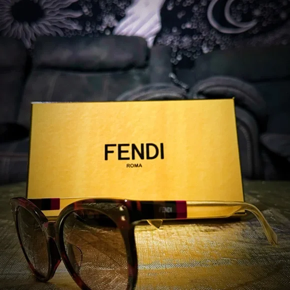 Fendi Sunglasses - Black and purple tortoise style 
❌70%OFF SALE❌ - Picture 11 of 14